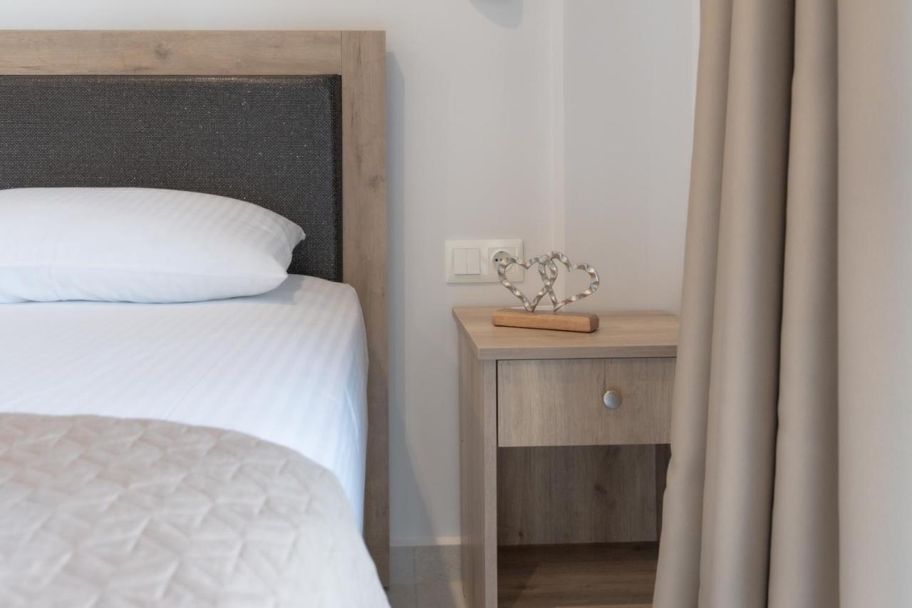 Sunshine Rooms And Suites Vrasná 外观 照片