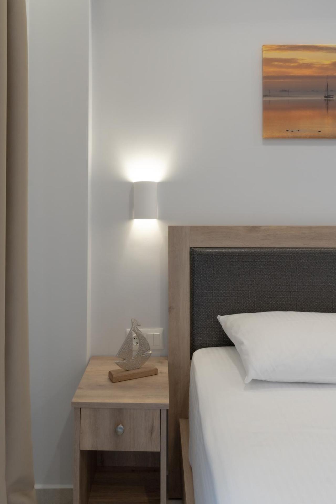 Sunshine Rooms And Suites Vrasná 外观 照片