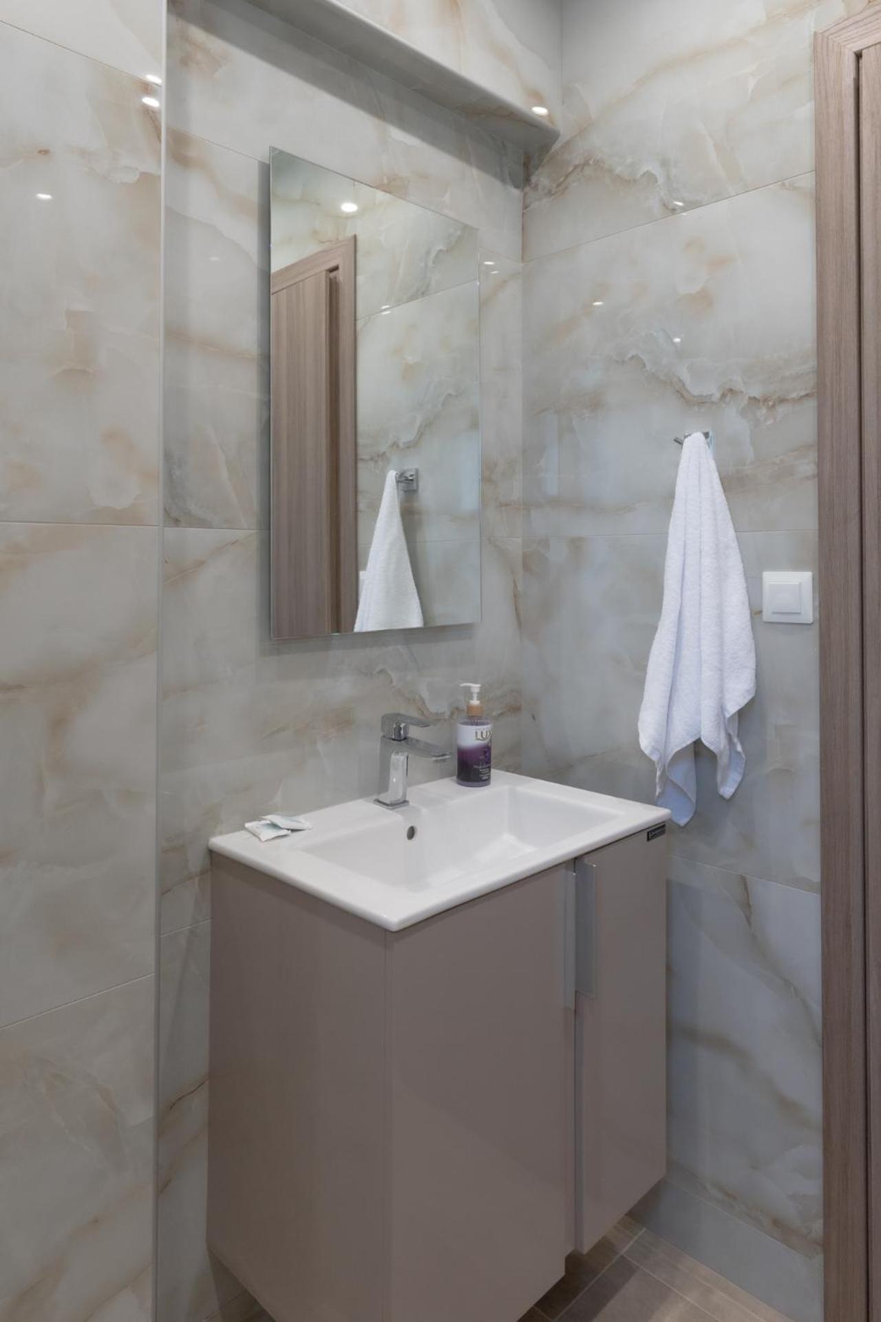 Sunshine Rooms And Suites Vrasná 外观 照片